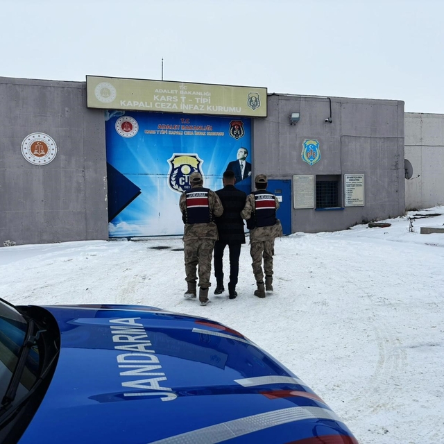 Kars'ta 15 yıl hapis cezasıyla aranan şahıs yakalandı