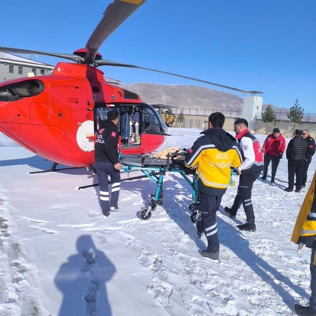 Diyarbakır'da sağlık ekipleri kar ve tipi demeden zamanla yarıştı