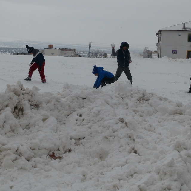 Kilis'te karın keyfini çocuklar çıkardı