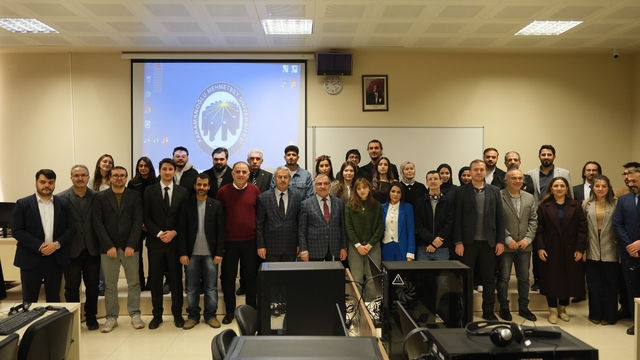 KMÜ'de ileri donanımlı çeviri laboratuvarı açıldı
KMÜ Rektörü Prof. Dr. Mehmet Gavgalı: "Türkiye'de birinci sırasında yer alabilecek bir laboratuvarı üniversitemize kazandırdık"