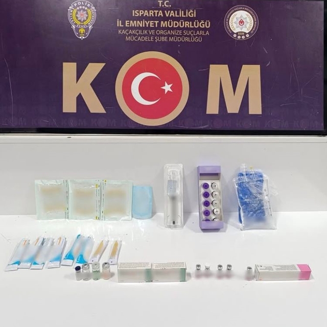 Isparta'da kaçakçılık operasyonu: Alkol ve kaçak tıbbi malzemeler ele geçir...