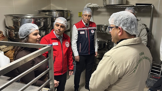 Edirne'de yapılan 8 bin gıda denetiminde 5 milyon lira ceza
Edirne'de yılbaşı öncesi işletmeler mercek altında