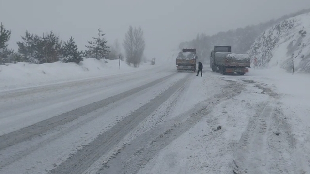 Tokat-Sivas yolunda kar engeli