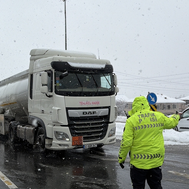 Bolu Dağı ağır tonajlı araçlara kapatıldı