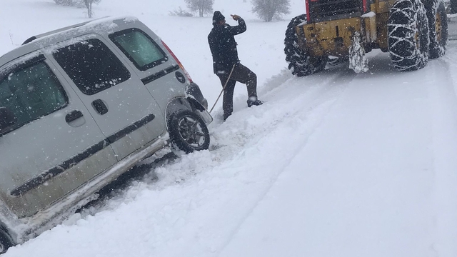Artova'da kar yağışı etkili oldu