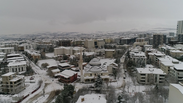 Elazığ'da 311 köy yolu, kardan ulaşıma kapandı (3)