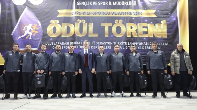 Ağrı'da başarılı sporcular ödüllendirildi