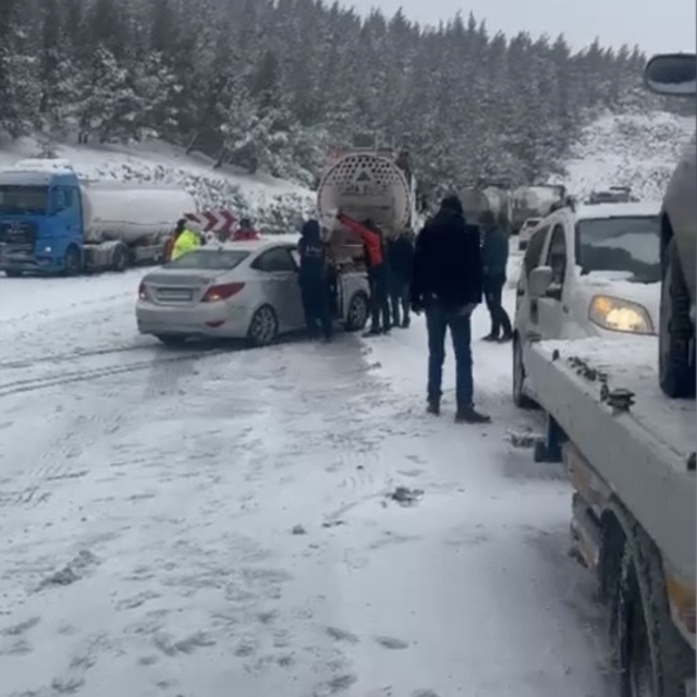 Osmaniye'de yoğun kar yağışı zincirleme kazaya neden oldu