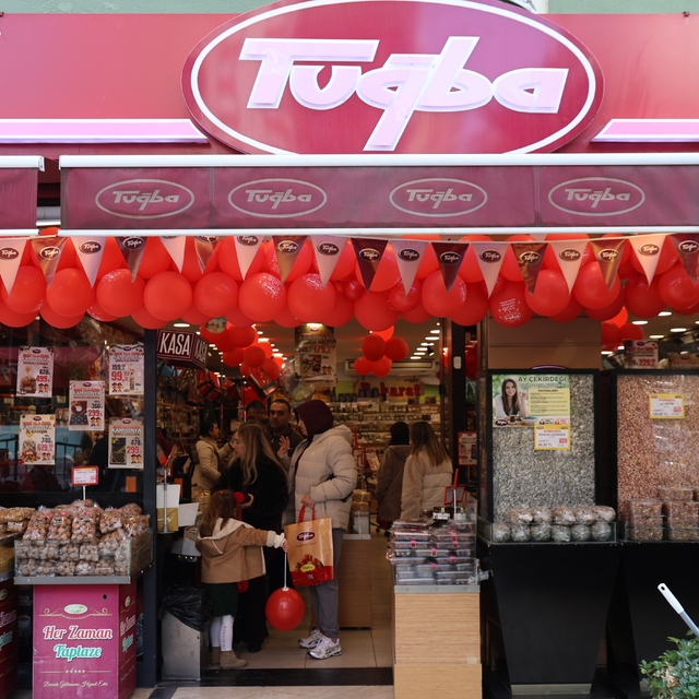 Yılın son günü kuruyemişçilerde adım atacak yer kalmadı