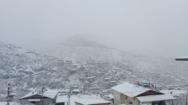Adana'nın yüksek kesimlerinde kar yağışı etkili oldu
