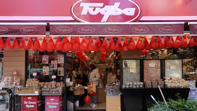 Yılın son günü kuruyemişçilerde adım atacak yer kalmadı