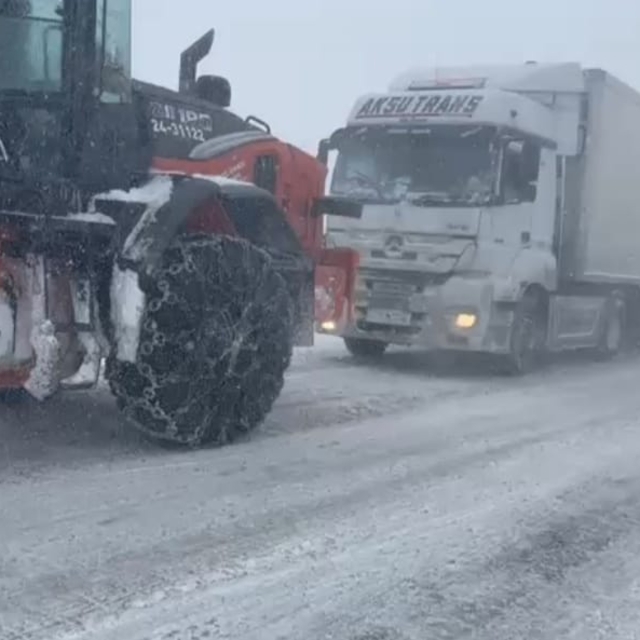 Batman'da 203 yerleşim yerinin yolu kardan kapandı (3)