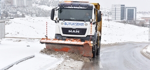 Malatya'da karla mücadele sürüyor