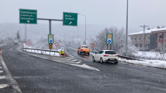 Bolu Dağı'nda kar yağışı ve sis (3)