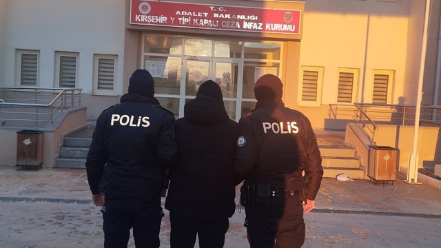 Sahte altın satmaya çalıştı polise yakalandı