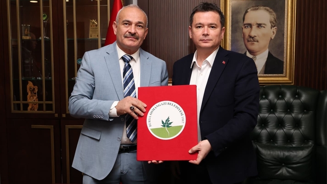 Osmangazi'den pazarlarda hizmeti güçlendirecek protokol
Osmangazi Belediyesi pazarcılarla güç birliği oluşturdu