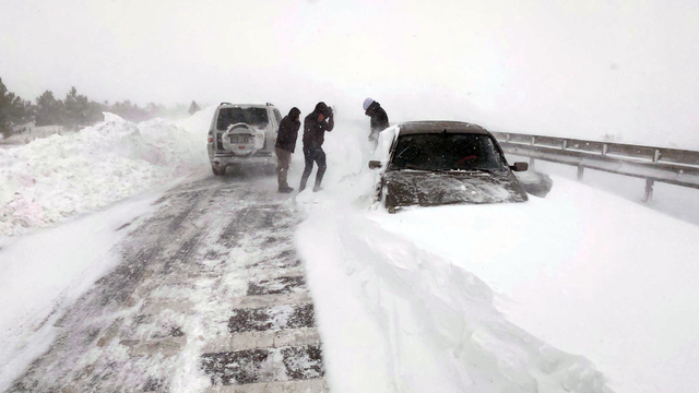 GÜNCELLEME - Sivas-Kayseri kara yolu yoğun kar ve tipi nedeniyle ulaşıma kapandı