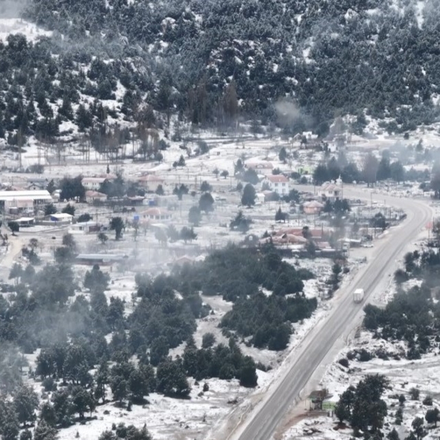 Seydikemer yaylaları beyaza büründü