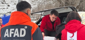Kızılay, AFAD ve gönüllüler, Tunceli'nin zorlu kış şartlarında ihtiyaç sahi...