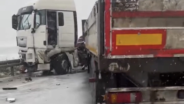Düzce'de tır makaslaması çevre yolunu kapattı