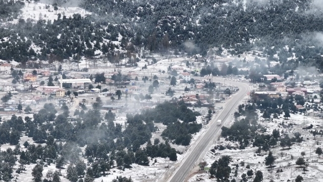 Seydikemer yaylaları beyaza büründü