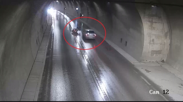Tünelde motosiklet kazası kamerada