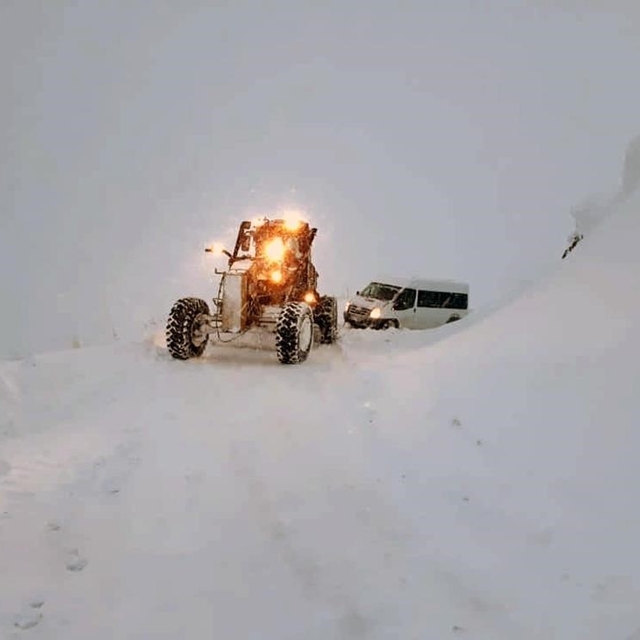 Erzincan'da kar ve tipi nedeniyle 341 köy yolu ulaşıma kapandı