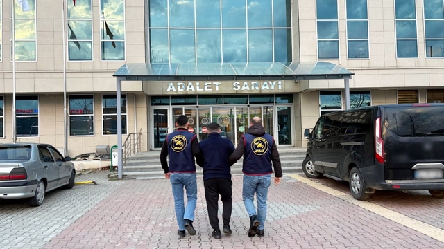 Sakarya'da 52 yıl kesinleşmiş hapis cezası bulunan hükümlü yakalandı
