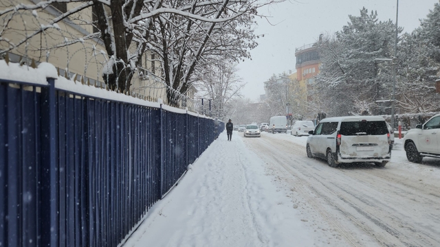 Tunceli'de motokurye ve kış lastiği bulunmayan tüm araçların trafiğe çıkışı yasaklandı