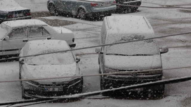 Karapınar'da kar yağışı etkili oldu