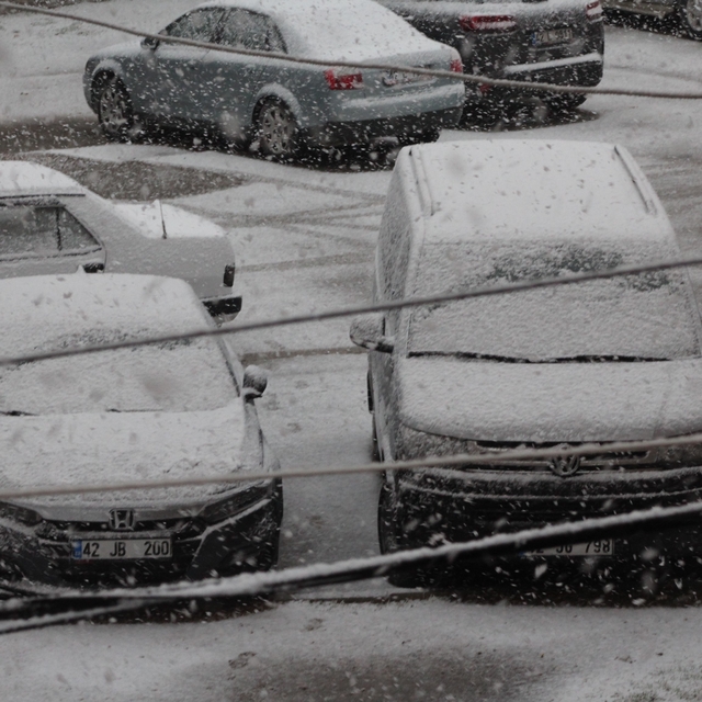 Karapınar'da kar yağışı etkili oldu