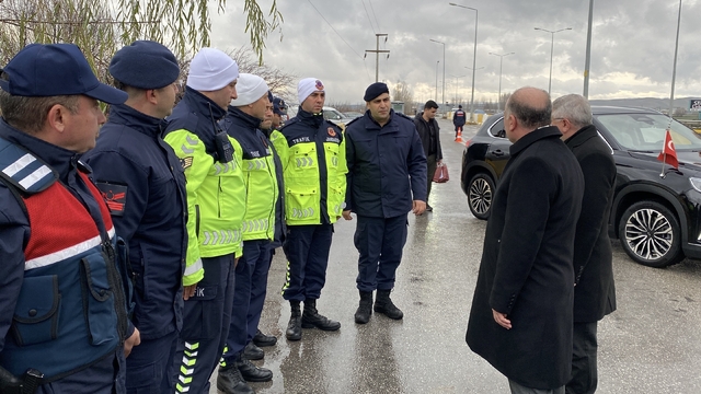 Çorum'da yılbaşı mesaisi: Bin 271 güvenlik personeli sahada
Çorum Valisi Çalgan yılbaşı gecesi tedbirlerini denetledi