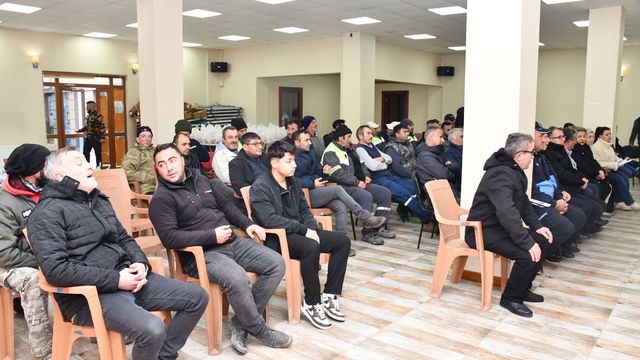 Başkan Karabacak'tan personele yeni yıl kutlaması ve yılbaşı hediyesi