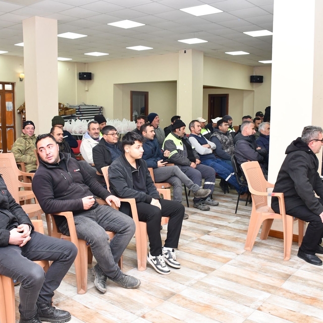 Başkan Karabacak'tan personele yeni yıl kutlaması ve yılbaşı hediyesi