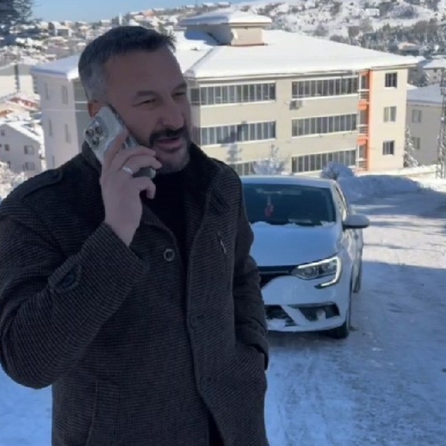Başkan yolda kaldı, kendini eleştirdi
Buzlanma nedeniyle yolda kalan Eskipa...