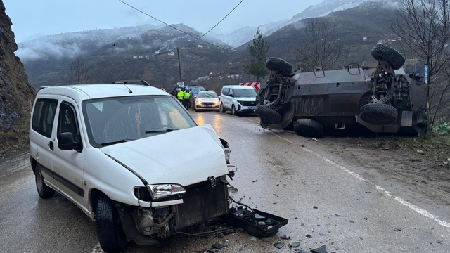 Ordu'da zırhlı askeri araç ile hafif ticari araç çarpıştı