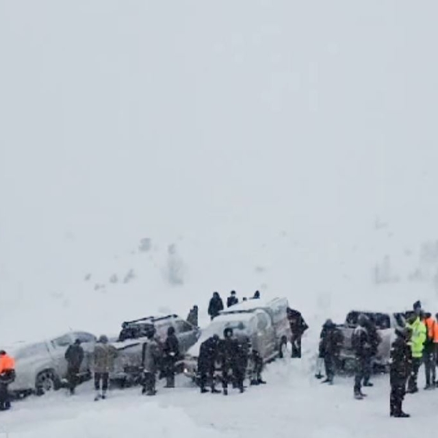 Artvin'de çığ düştü; kar altında kalan 3 çobandan 1'i öldü, 2'si aranıyor (...