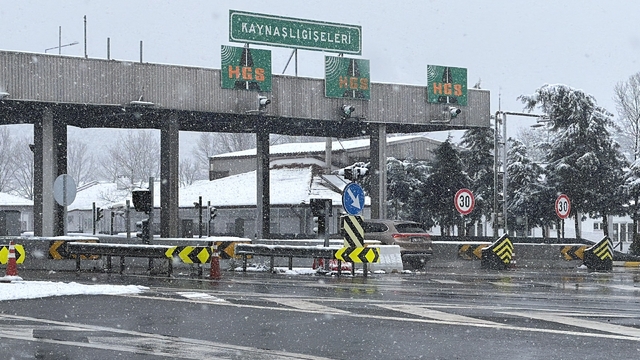 Anadolu otoyolunda kontrollü geçiş sağlanıyor
Kontrollü trafik kapanışı havadan görüntülendi