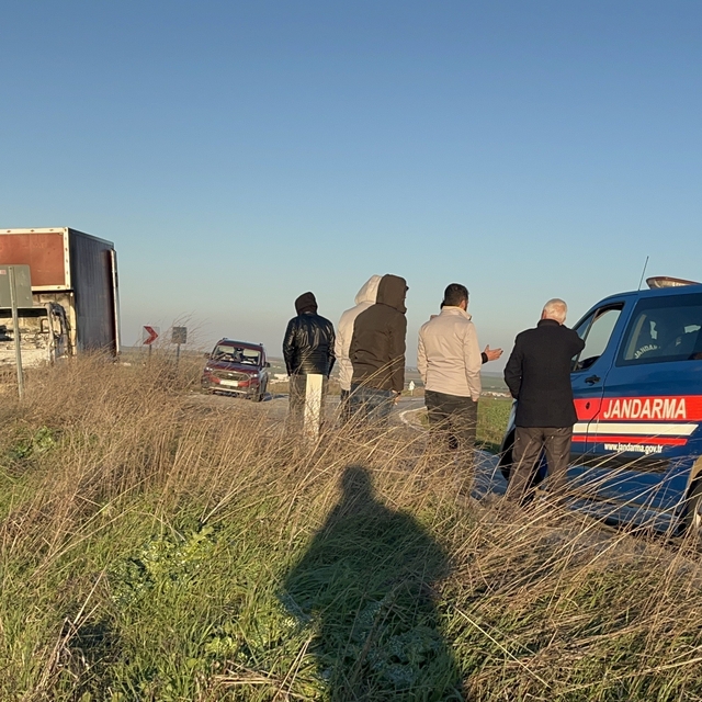 Çorlu'da yanan kamyonet demir yığınına döndü