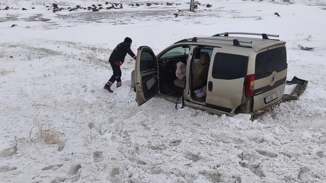 Iğdır'da 4 aracın karıştığı zincirleme kaza; 4 yaralı