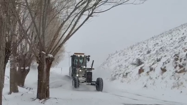 Malatya'da ekiplerin karla mücadele çalışması (2)