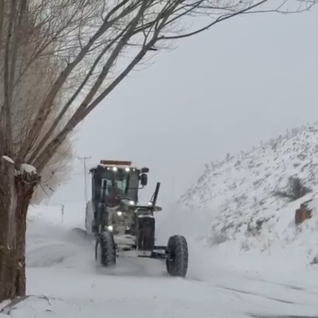 Malatya'da ekiplerin karla mücadele çalışması (2)