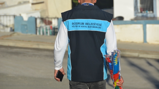 Bodrum Belediyesi minik yüzleri güldürdü