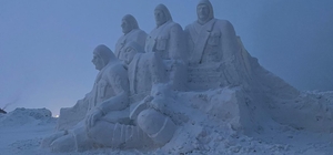 Şehit askerler anısına yapılan kardan heykeller tamamlandı