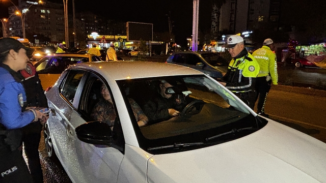 Adana'da "Yılbaşı Huzur ve Güven" uygulaması