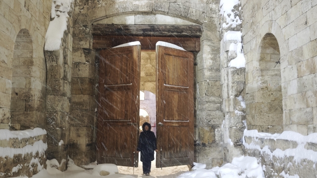 Tarihi meydan "beyaz gelinliğini" giydi