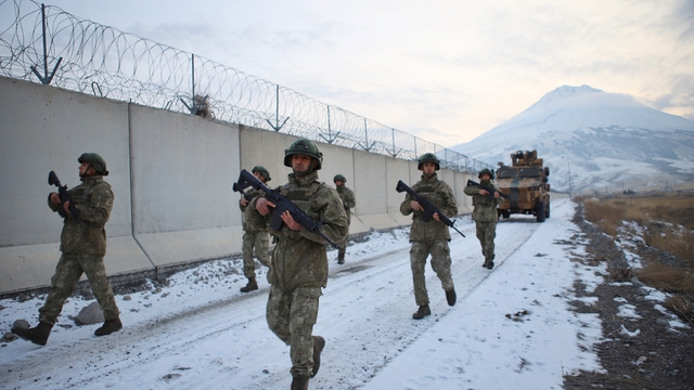 Ağrı Dağı eteklerinde görev yapan Mehmetçik yeni yıla vatan nöbetinde girdi