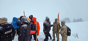 Artvin'de çığ düştü; kar altında kalan 3 çobandan 1'i öldü, 2'si aranıyor (...