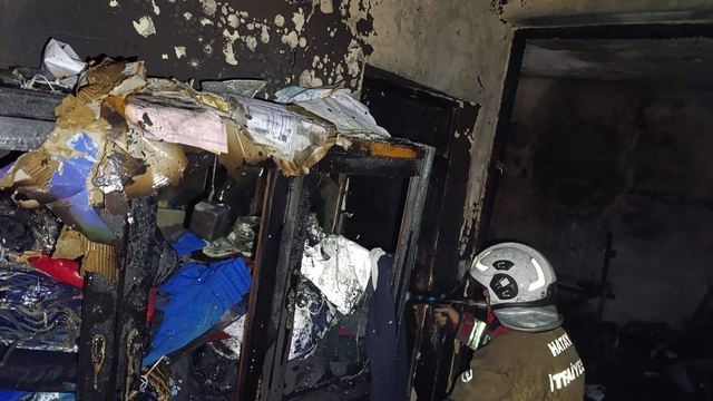 Hatay'da kumaş deposunda çıkan yangın hasara neden oldu