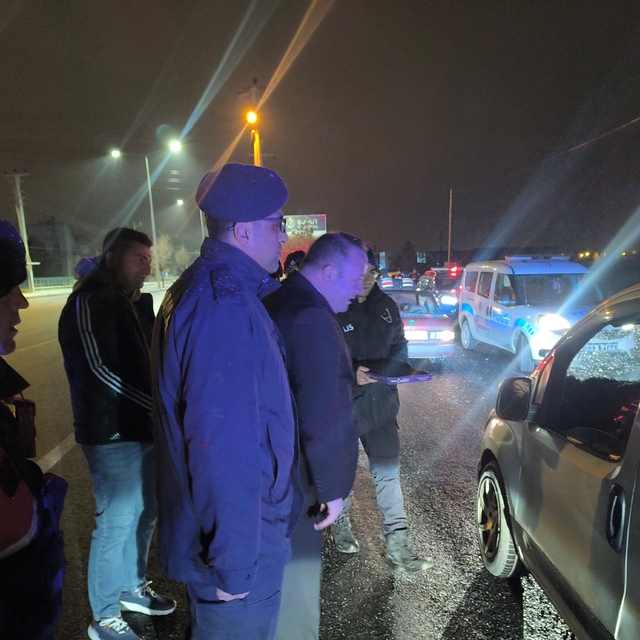 Huzur ve asayiş denetiminde vatandaşlara çikolata ve çay ikramı